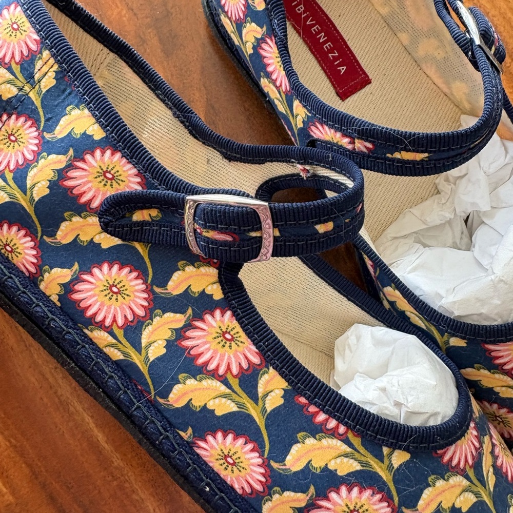 NEW VIBI VENEZIA Santa Margherita The Rapallo Flats 39 8 Navy Floral Shoes - Picture 7 of 9